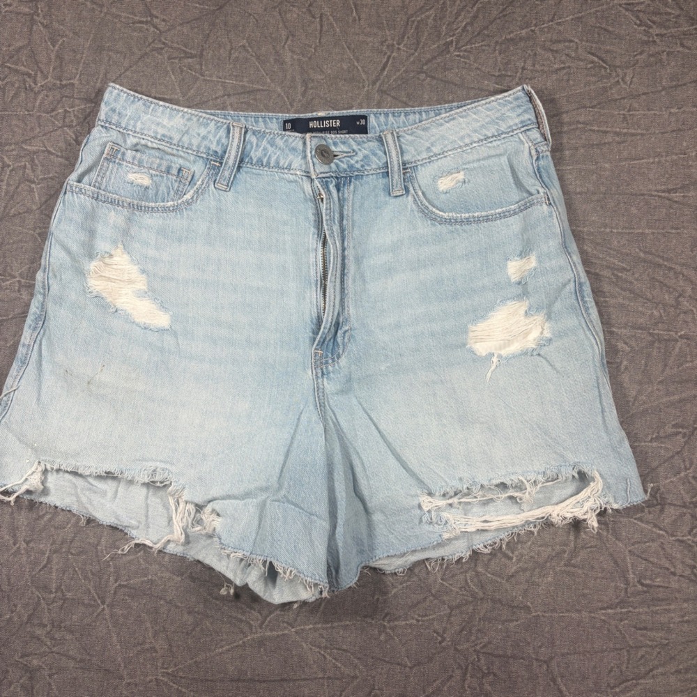 Hollister Ultra High-Rise 90s Shorts Light Wash Distressed Denim Size 10 W30